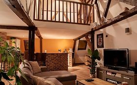 Duplex Atypique Dans La Cite Medievale