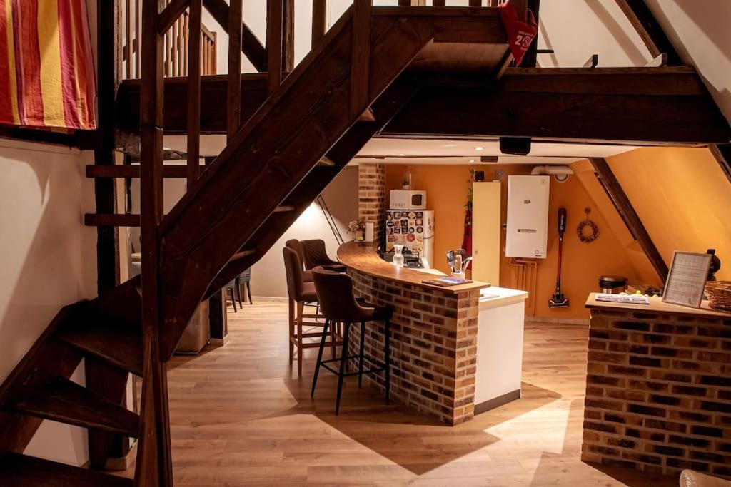 Duplex Atypique Dans La Cite Medievale Laon Extérieur photo